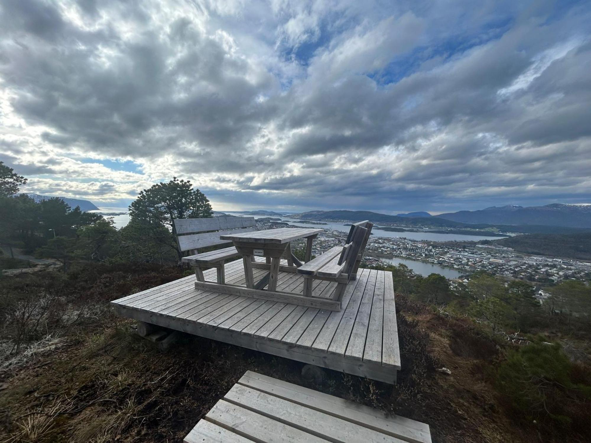 Ferienwohnung Cozy Retreat In The Heart Of Ålesund Exterior foto